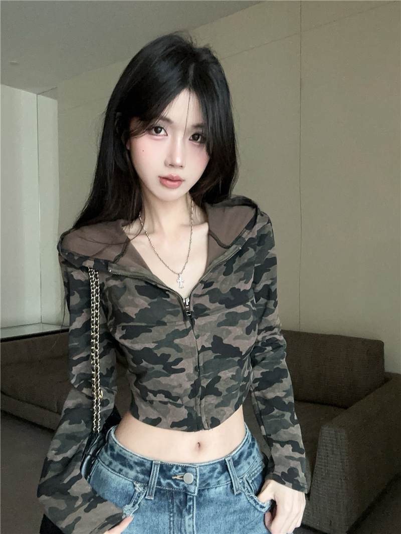 Women’s Camo Hooded Zip-Up Sweatshirt Short Cropped Slim Fit Long Sleeve